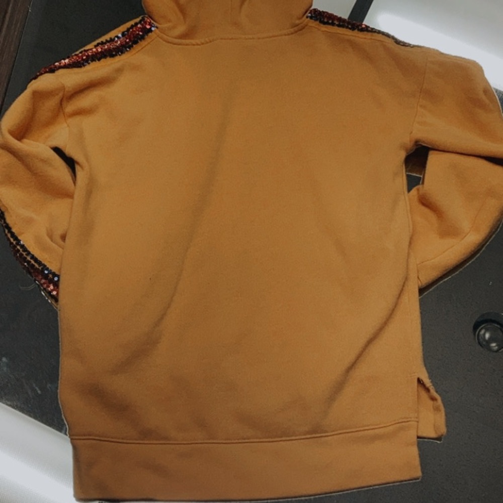 Yellow sweatshirt